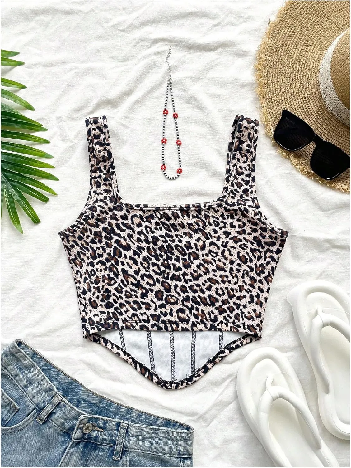 WDIRARA Women's Newspaper Printed Sleeveless Asymmetrical Hem Square Neck Casual Tank Tops
